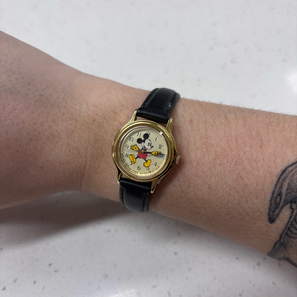 Vintage Walt Disney Company V827-0140 R Black Leather Mickey Mouse Watch